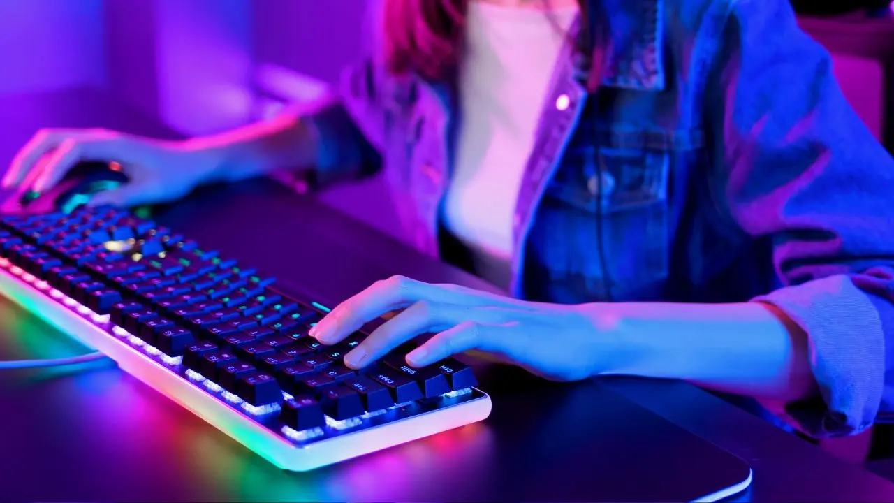 how to change colors on cyberpowerpc keyboard